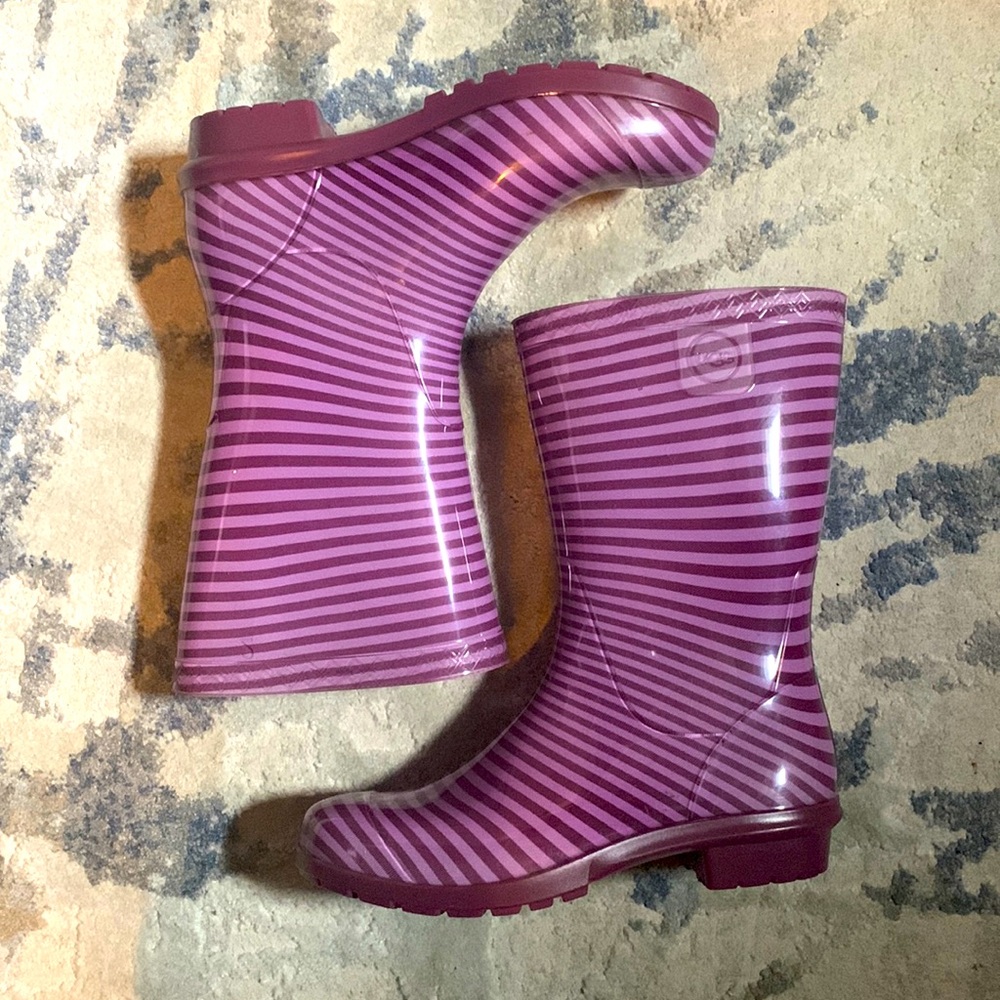 UGG Raana Purple Striped Rain Boots. Size 2. Removable sheepskin insole.